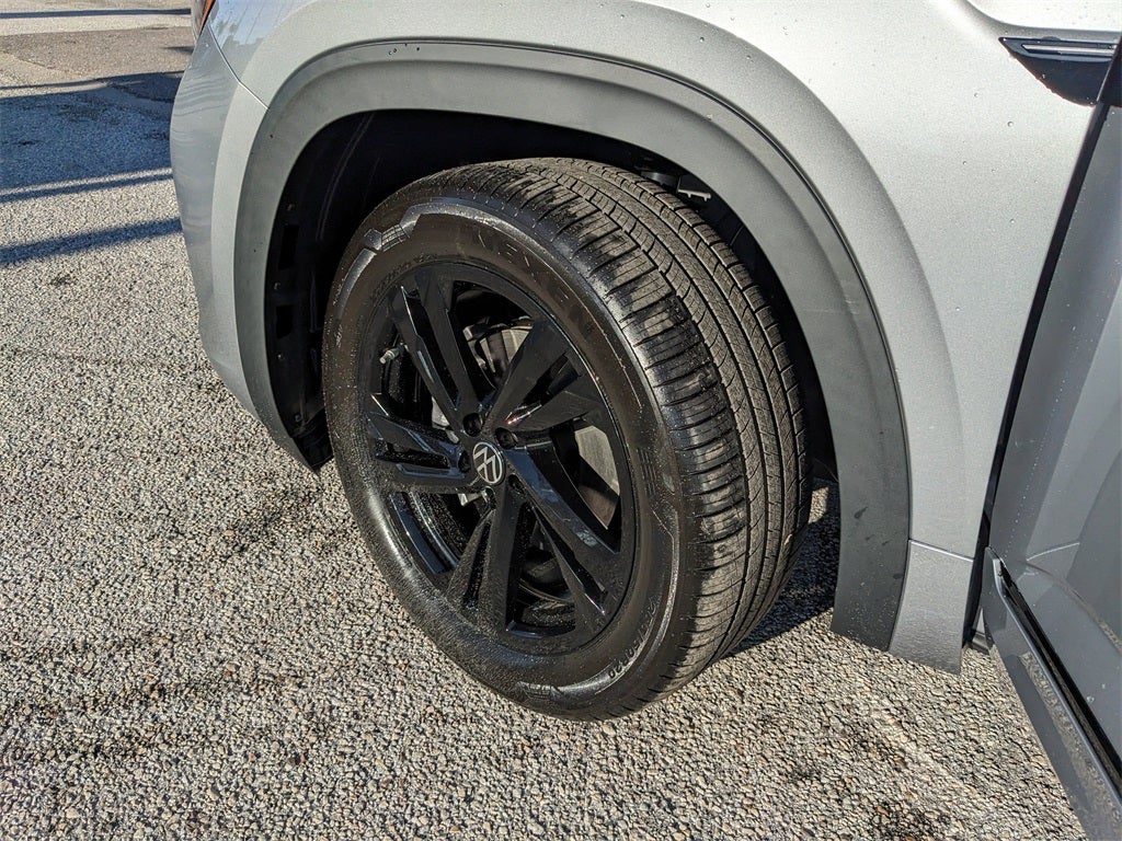 2026 Volkswagen Atlas Cross Sport 2.0T SEL R-Line Black