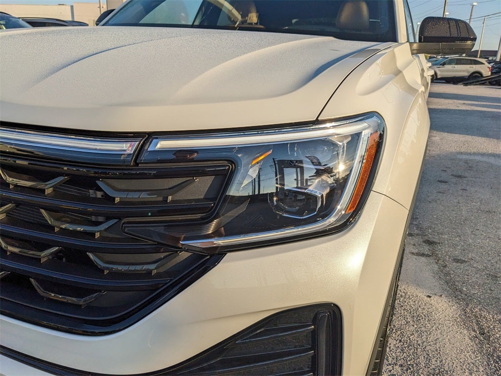 2026 Volkswagen Atlas Cross Sport 2.0T SEL R-Line Black