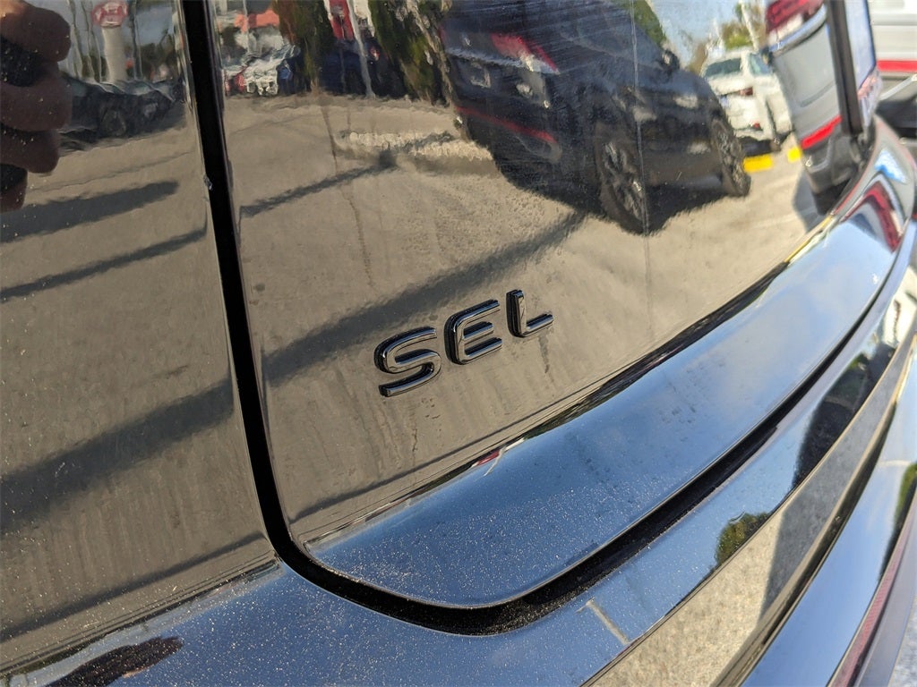 2025 Volkswagen Atlas Cross Sport 2.0T SEL R-Line Black