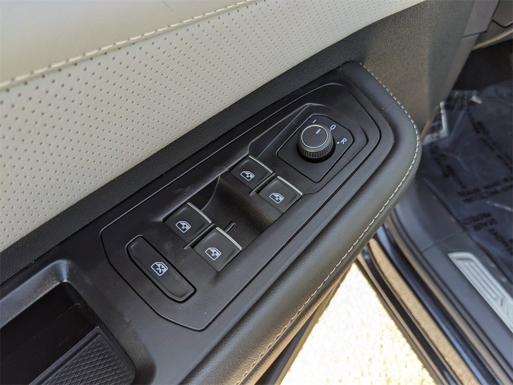 2025 Volkswagen Atlas Cross Sport 2.0T SEL R-Line Black