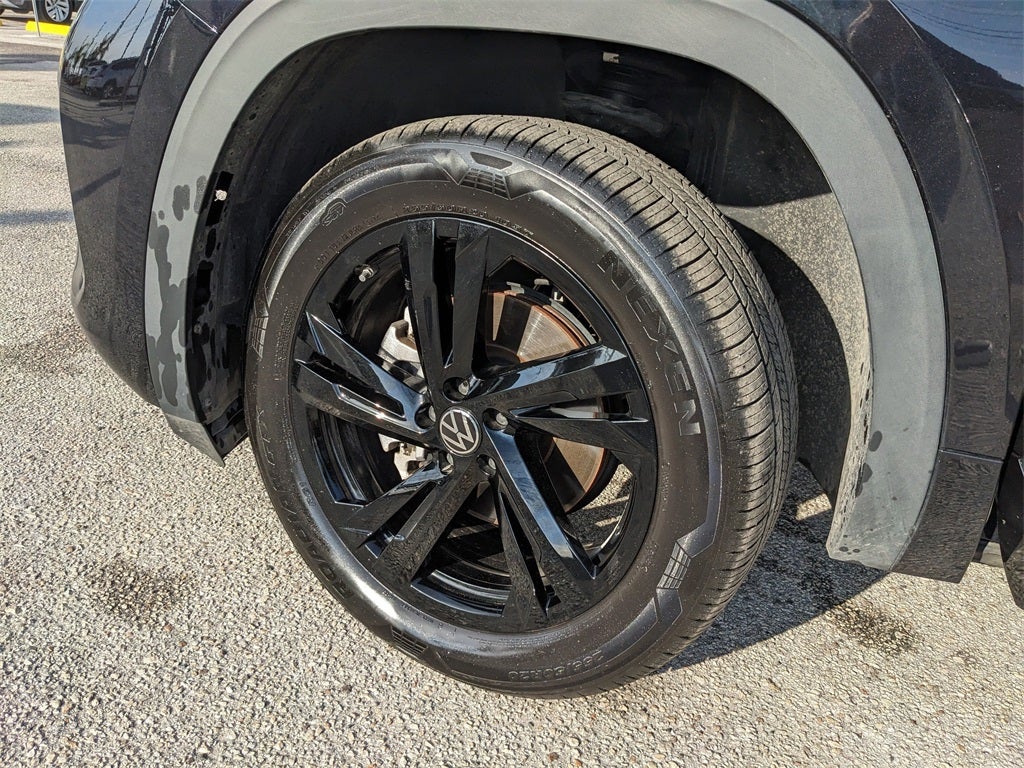 2025 Volkswagen Atlas Cross Sport 2.0T SEL R-Line Black