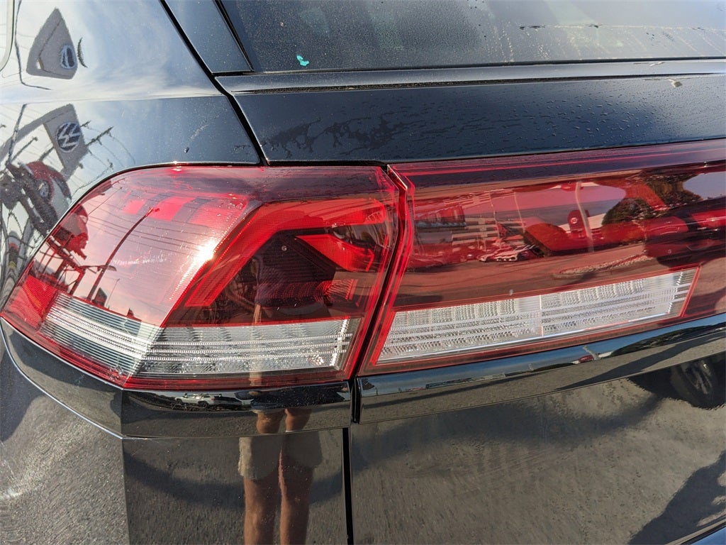 2025 Volkswagen Atlas Cross Sport 2.0T SEL R-Line Black