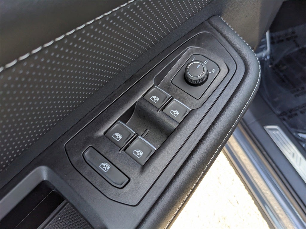 2025 Volkswagen Atlas Cross Sport 2.0T SEL R-Line Black