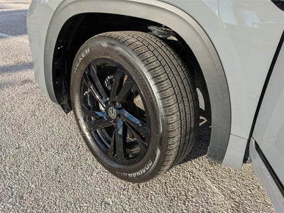 2025 Volkswagen Atlas Cross Sport 2.0T SEL R-Line Black