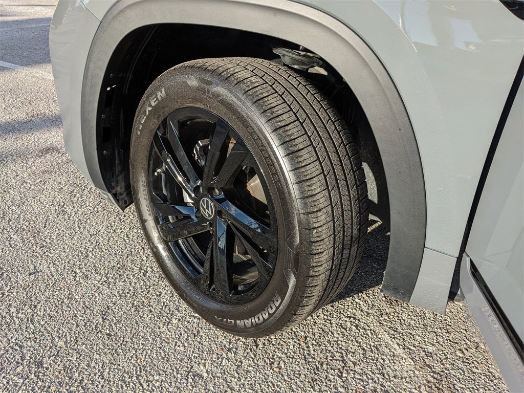 2025 Volkswagen Atlas Cross Sport 2.0T SEL R-Line Black