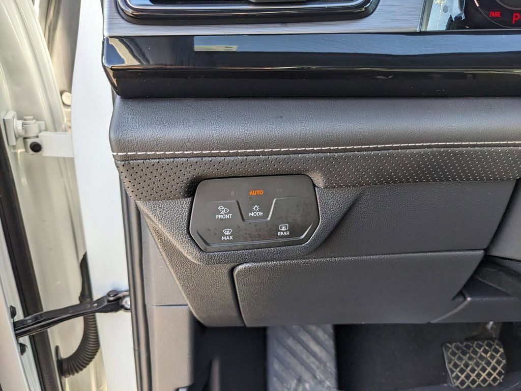 2025 Volkswagen Atlas Cross Sport 2.0T SE
