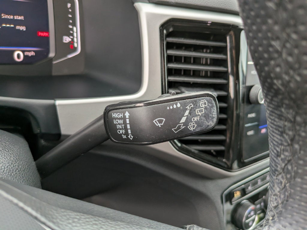 2023 Volkswagen Atlas Cross Sport 3.6L V6 SEL Premium R-Line
