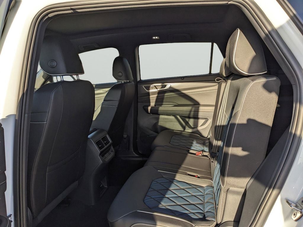 2025 Volkswagen Atlas Cross Sport 2.0T SEL Premium R-Line