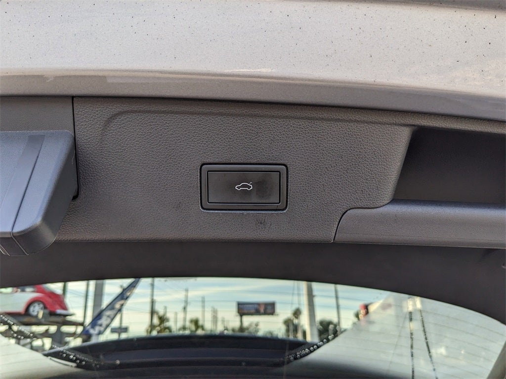 2023 Volkswagen Atlas Cross Sport 2.0T SE w/Technology