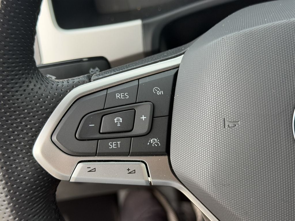 2023 Volkswagen Atlas Cross Sport 3.6L V6 SEL R-Line