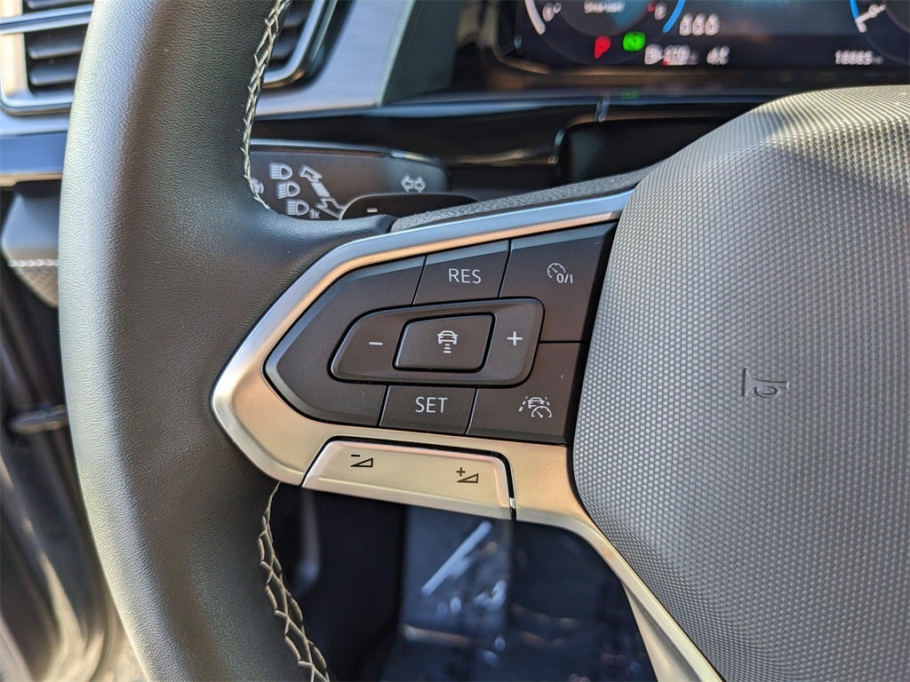 2025 Volkswagen Atlas Cross Sport 2.0T SE w/Technology