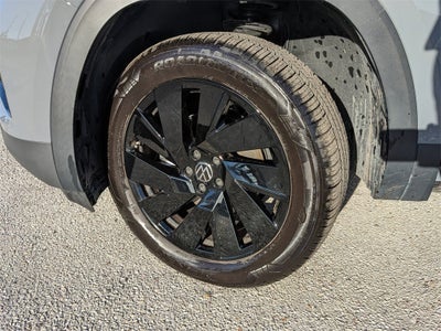 2025 Volkswagen Atlas Cross Sport 2.0T SE w/Technology