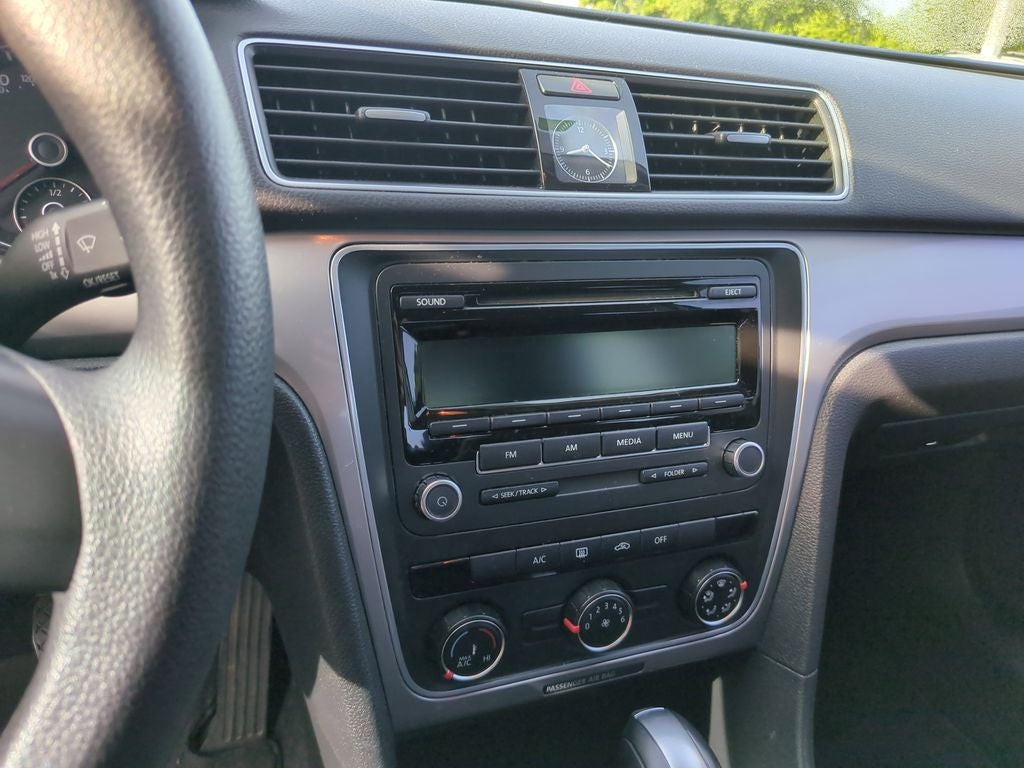 2015 Volkswagen Passat 1.8T S