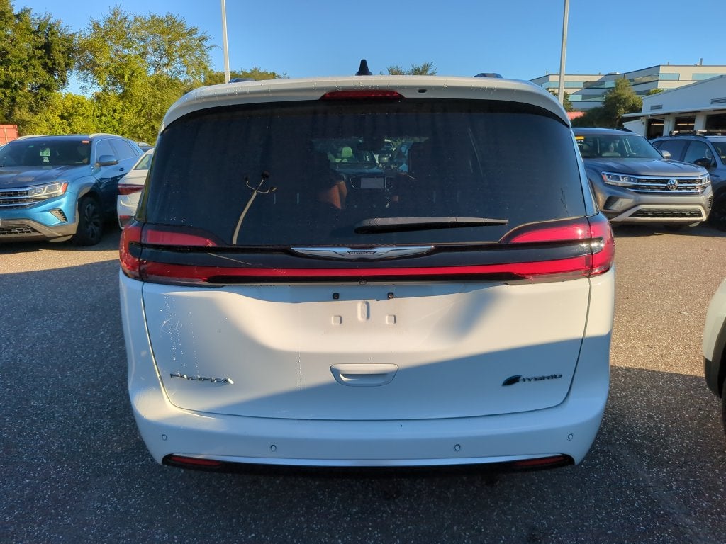 2024 Chrysler Pacifica Hybrid Pinnacle