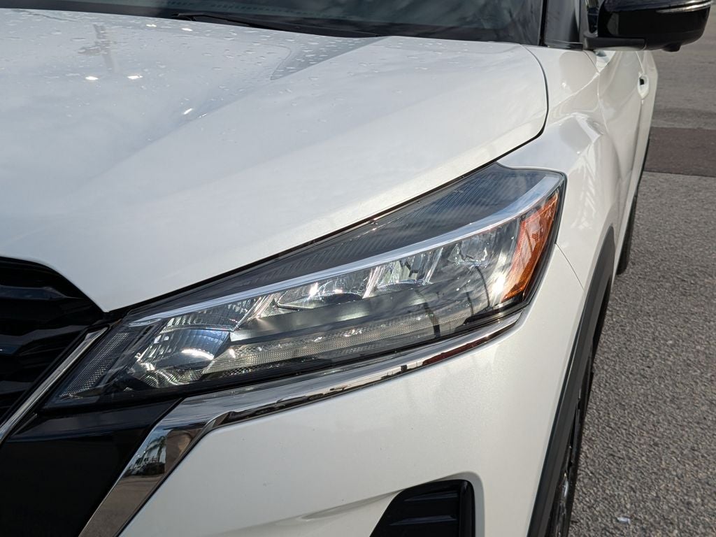 2021 Nissan Kicks SR