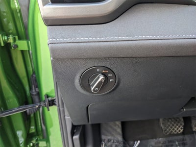 2025 Volkswagen Taos 1.5T SE Black