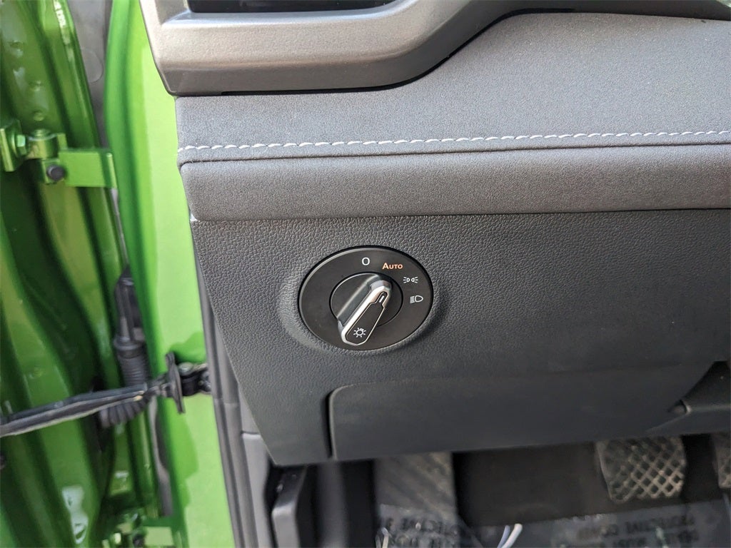 2025 Volkswagen Taos 1.5T SE Black