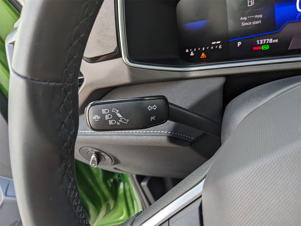 2025 Volkswagen Taos 1.5T SE Black