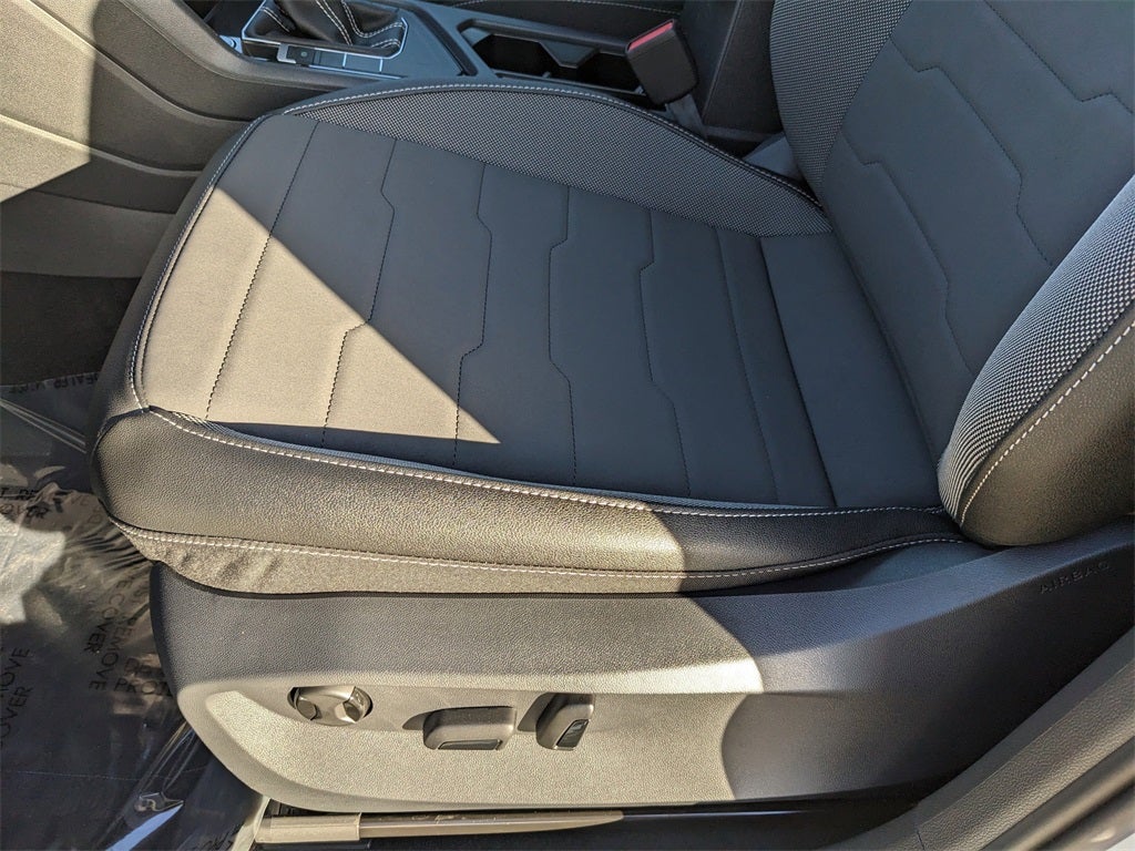 2026 Volkswagen Taos 1.5T SE Black