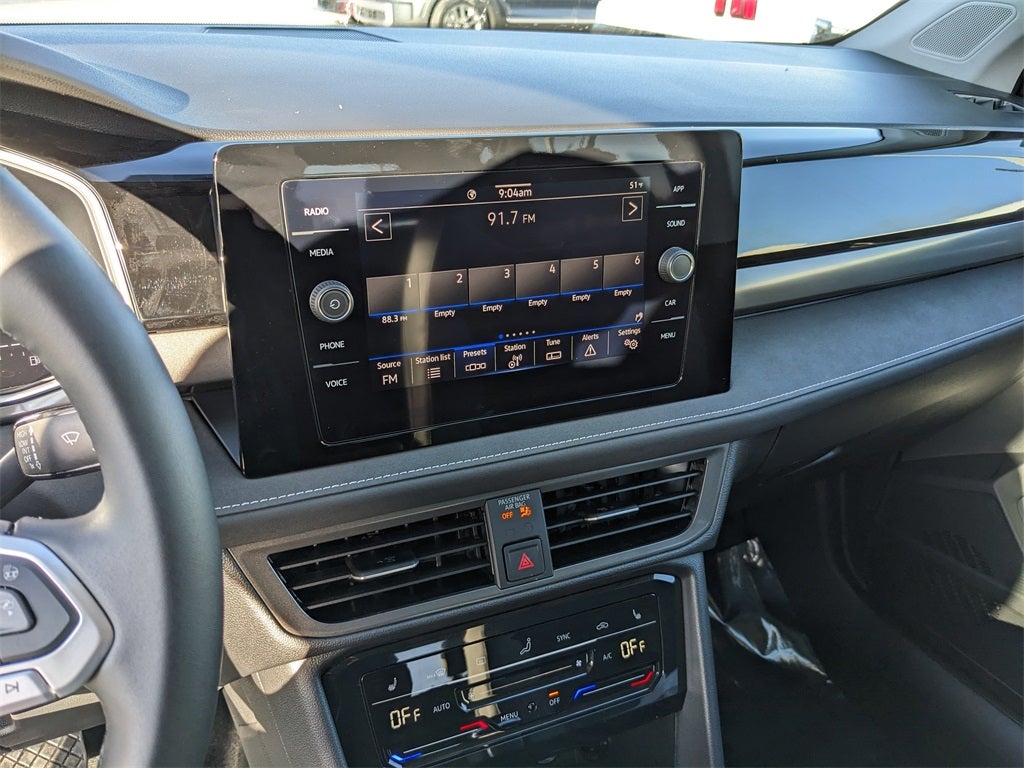 2026 Volkswagen Taos 1.5T SE Black