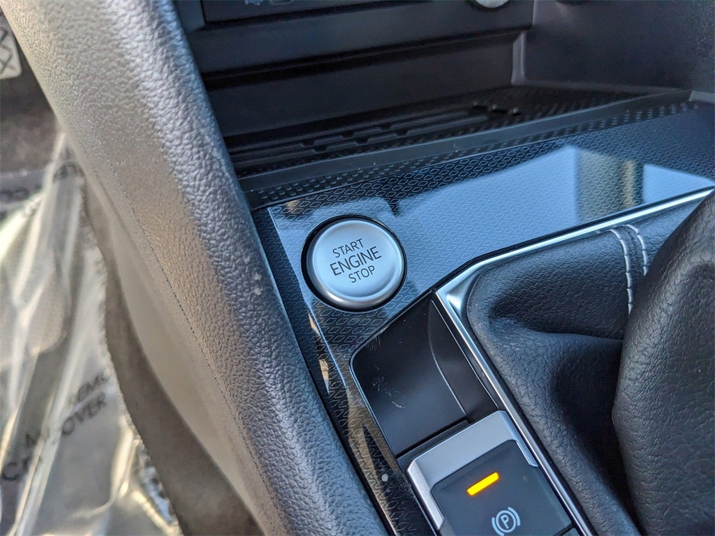 2026 Volkswagen Taos 1.5T SE Black