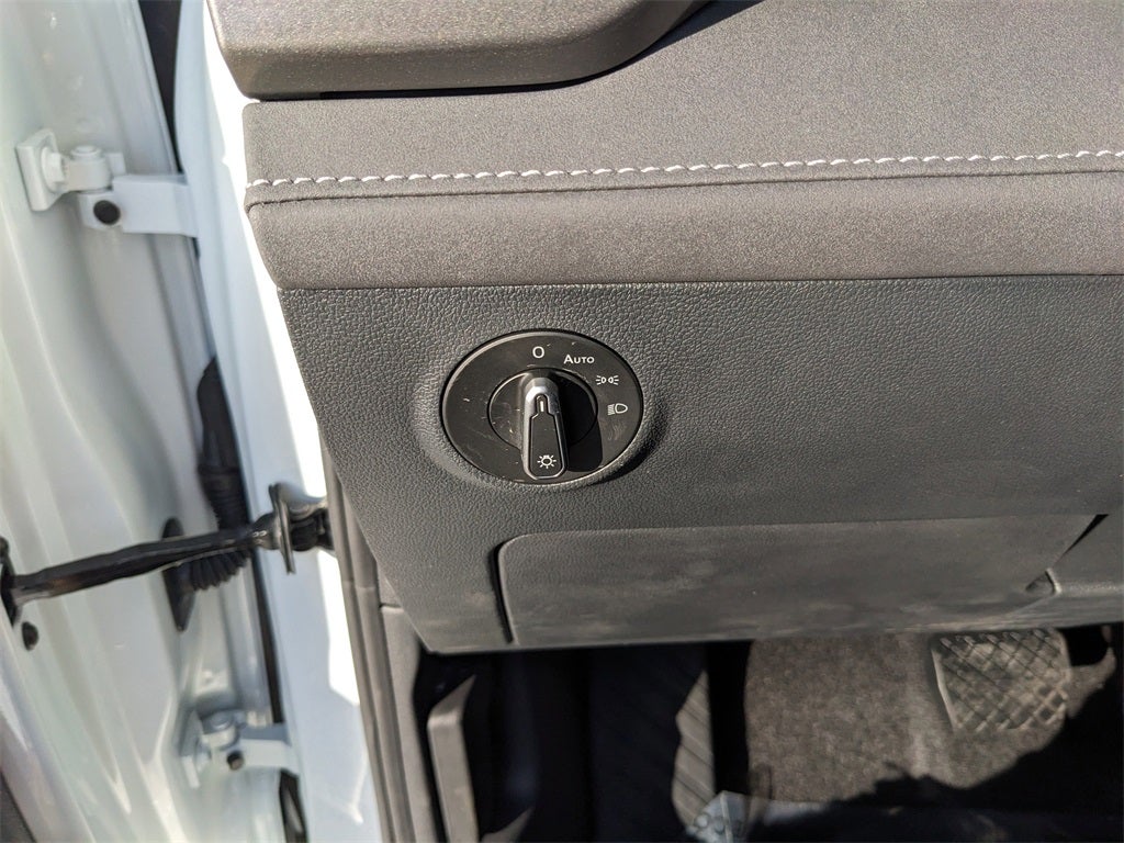 2026 Volkswagen Taos 1.5T SE Black