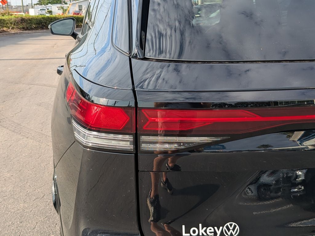 2026 Volkswagen Tiguan 2.0T SE R-Line Black