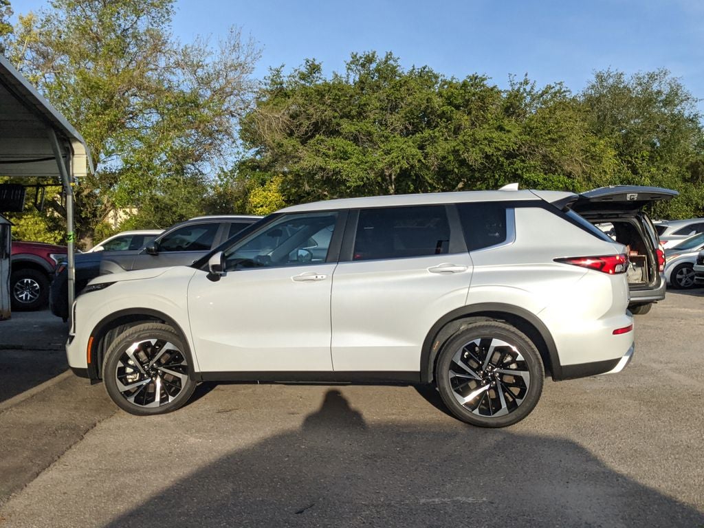 2024 Mitsubishi Outlander SE
