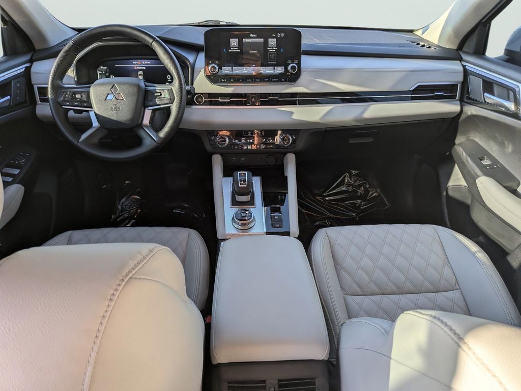 2024 Mitsubishi Outlander Base
