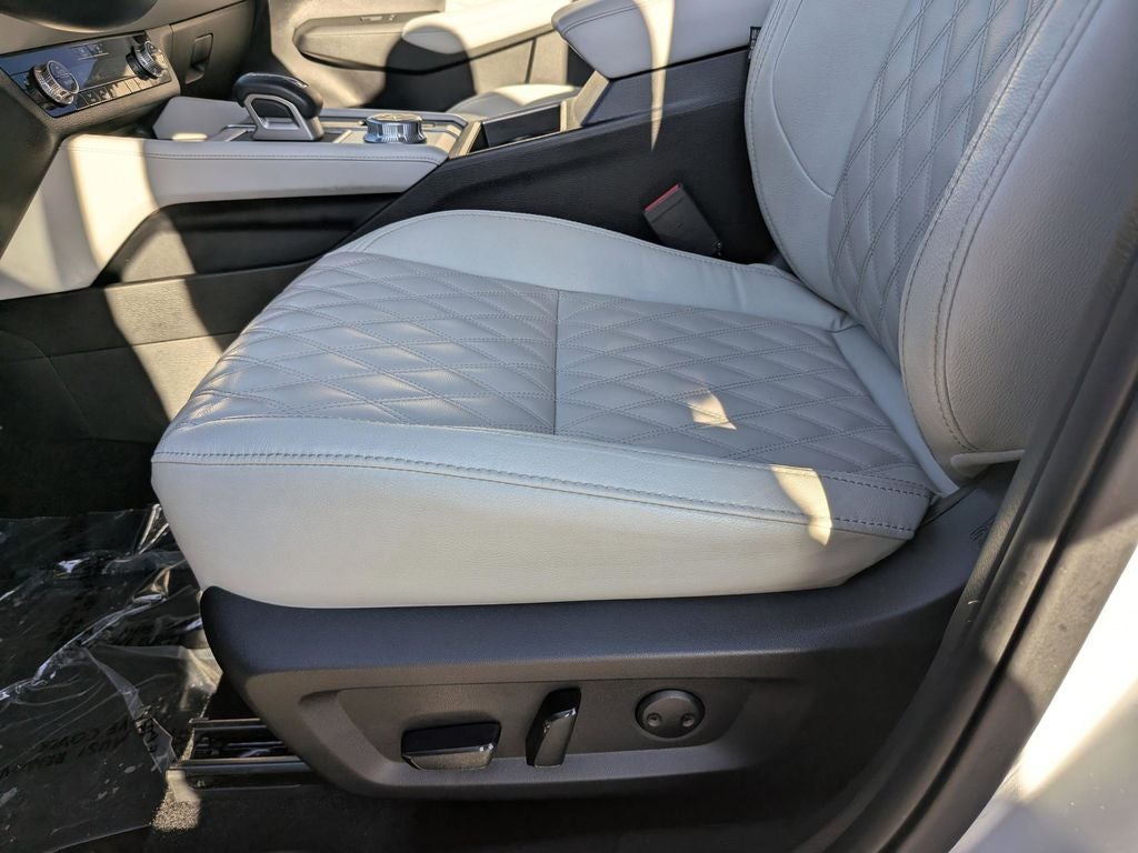 2024 Mitsubishi Outlander Base