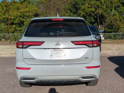 2024 Mitsubishi Outlander Base