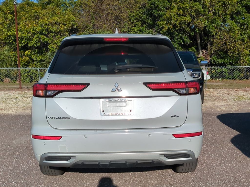 2024 Mitsubishi Outlander Base