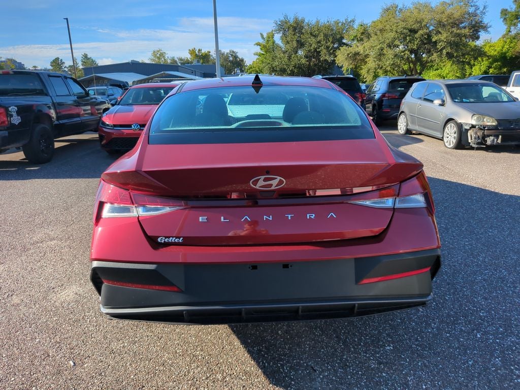 2024 Hyundai Elantra SE