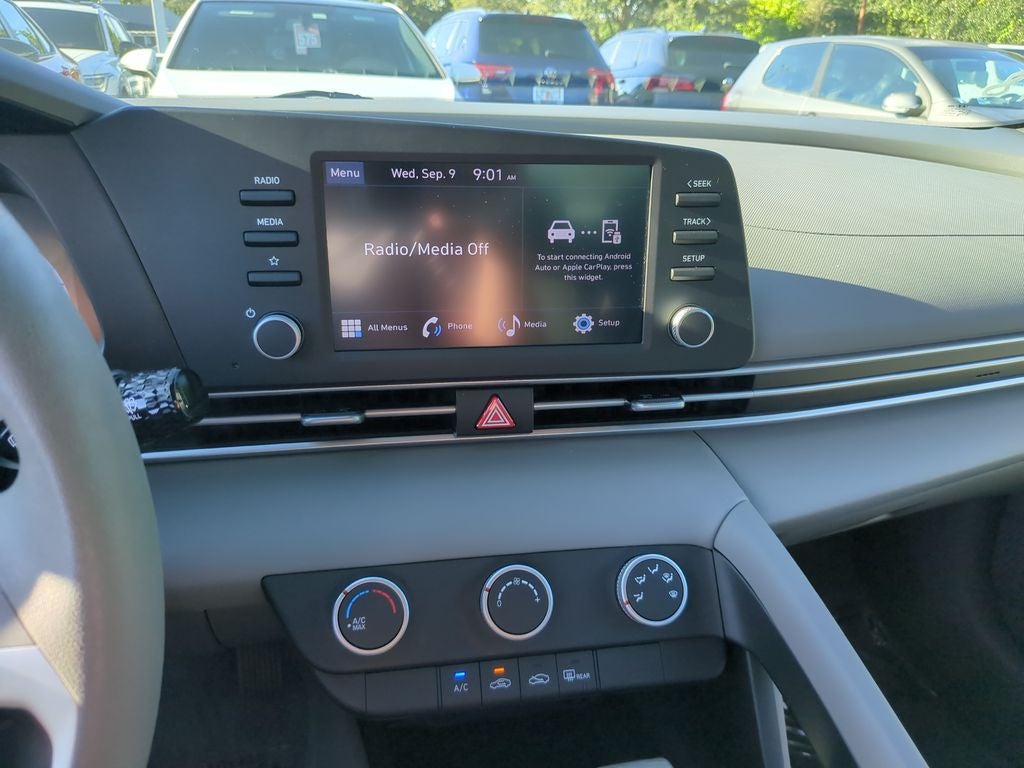 2024 Hyundai Elantra SE