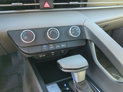 2024 Hyundai Elantra SE