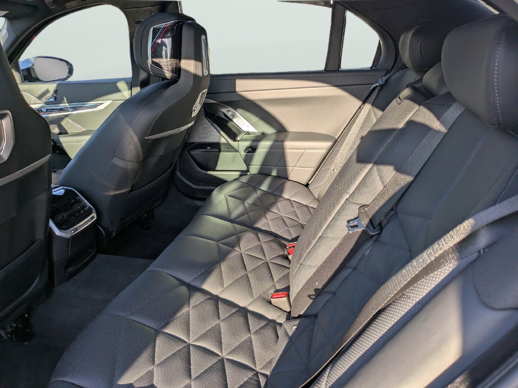 2023 BMW 7 Series 740i