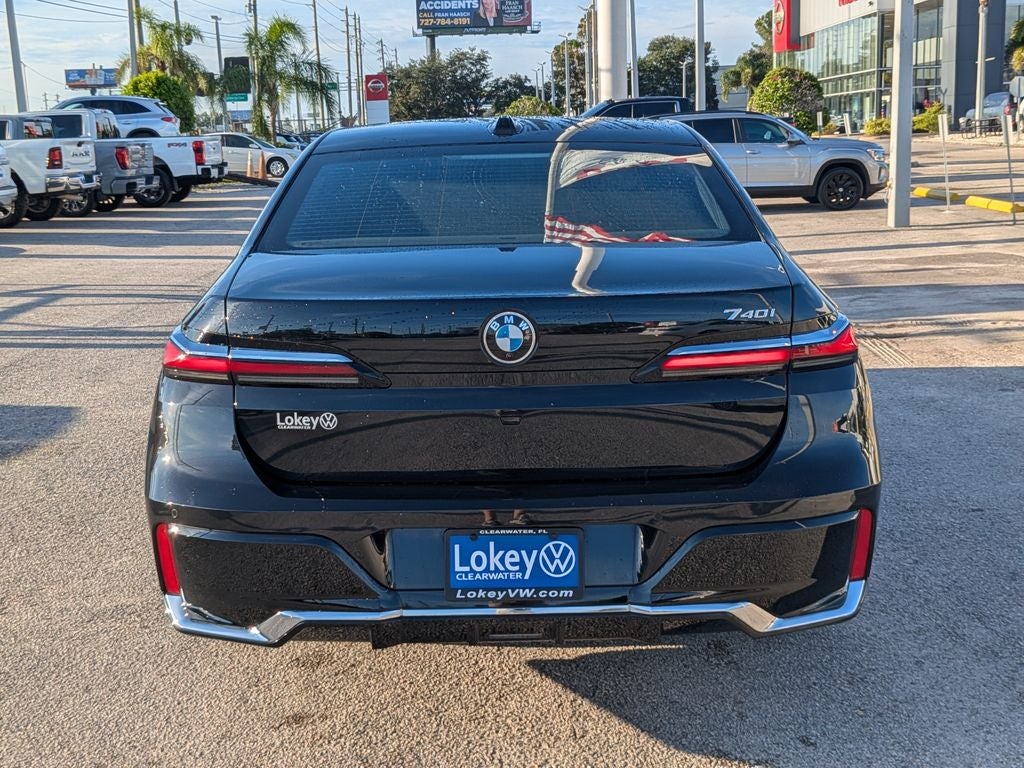 2023 BMW 7 Series 740i