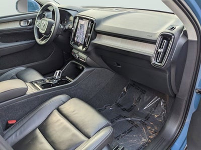 2023 Volvo XC40 B5 Plus Bright Theme