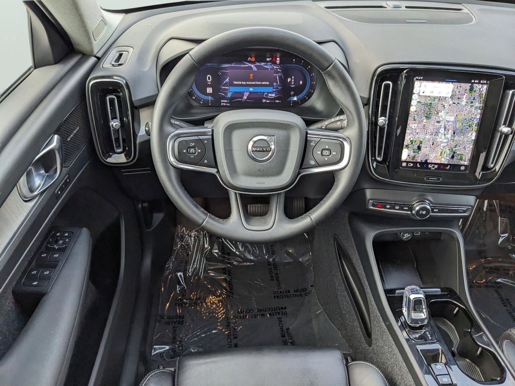 2023 Volvo XC40 B5 Plus Bright Theme