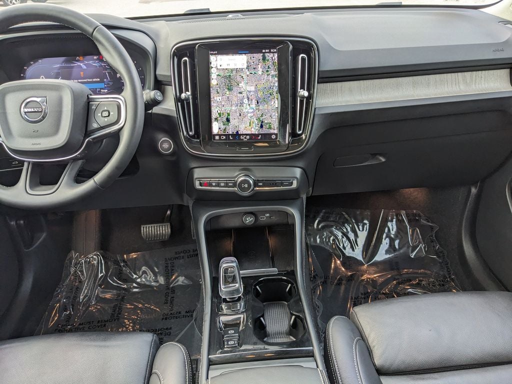 2023 Volvo XC40 B5 Plus Bright Theme