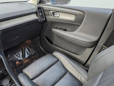 2023 Volvo XC40 B5 Plus Bright Theme