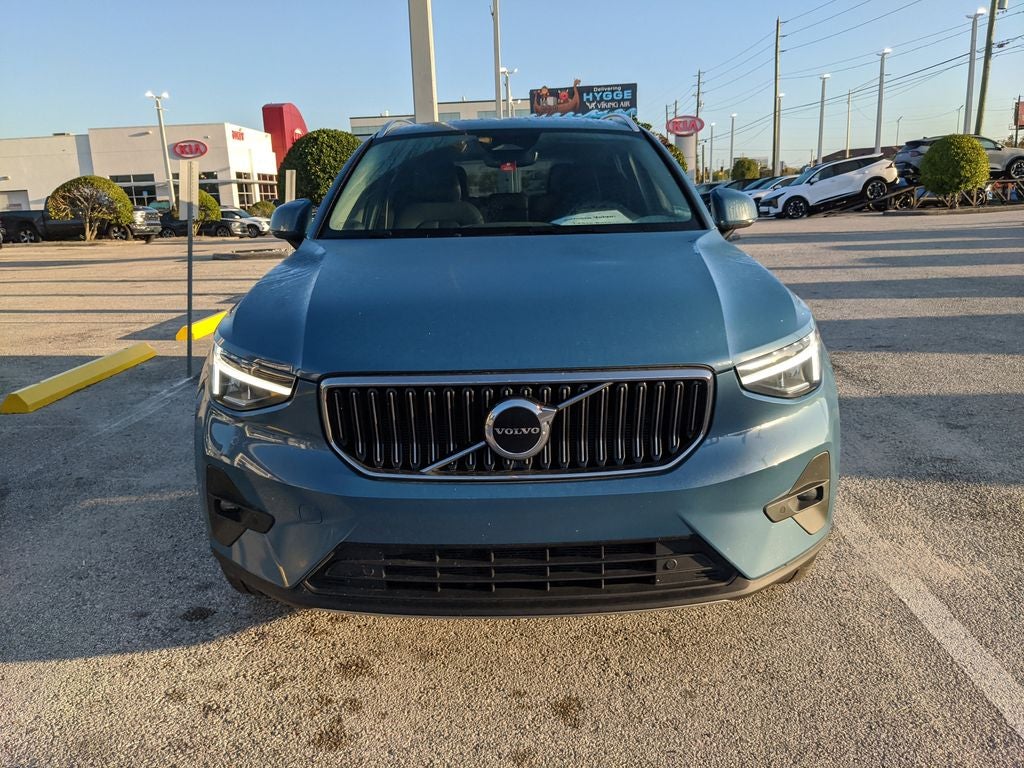 2023 Volvo XC40 B5 Plus Bright Theme