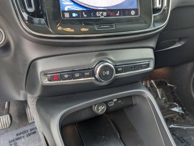 2023 Volvo XC40 B5 Plus Bright Theme