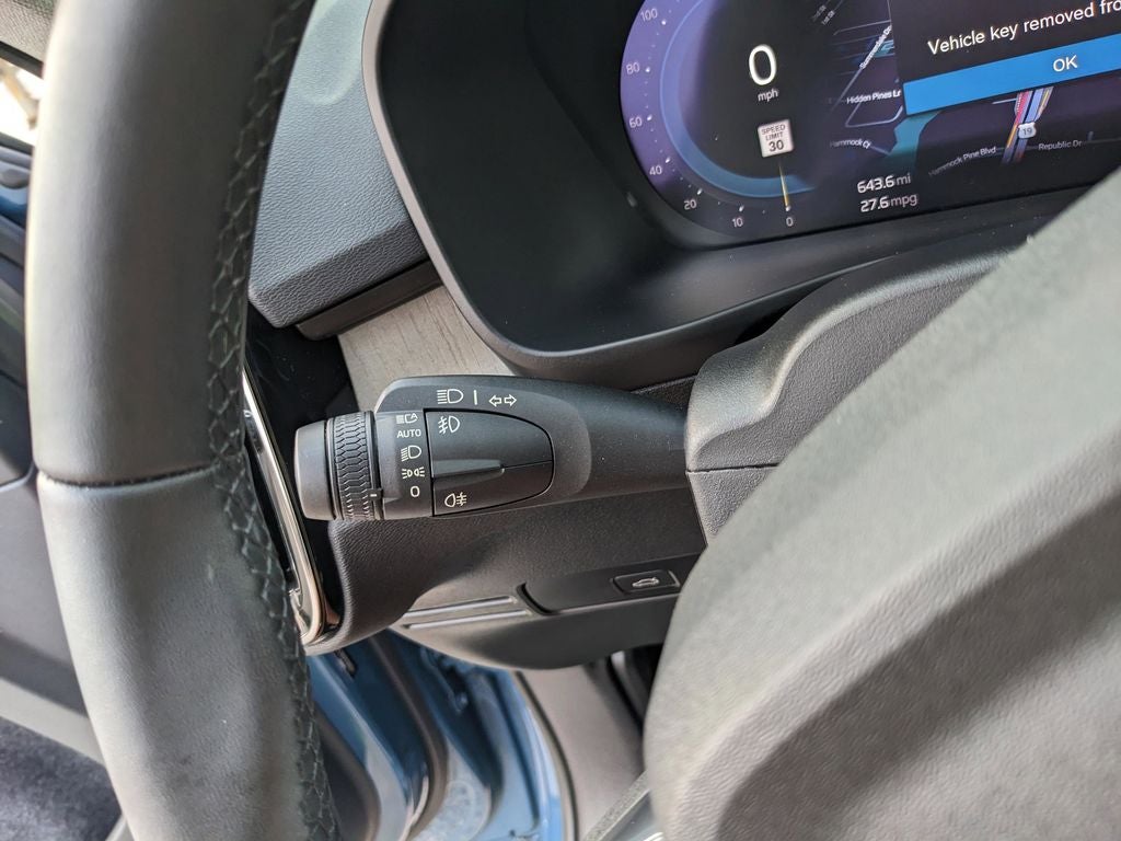 2023 Volvo XC40 B5 Plus Bright Theme