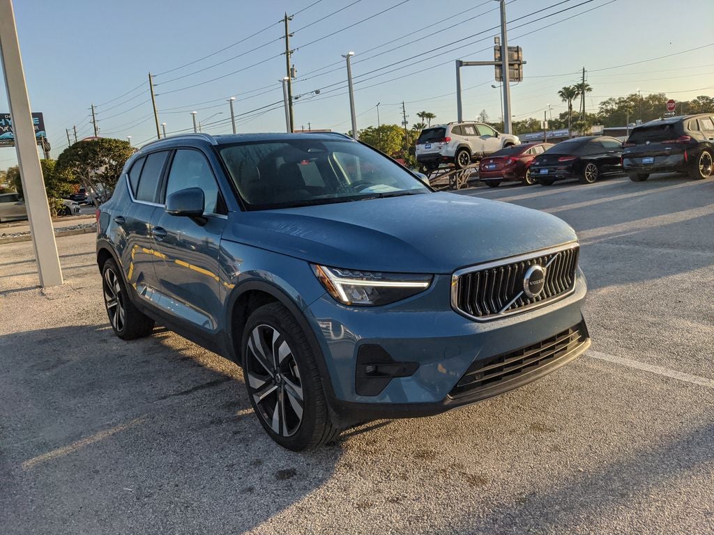 2023 Volvo XC40 B5 Plus Bright Theme