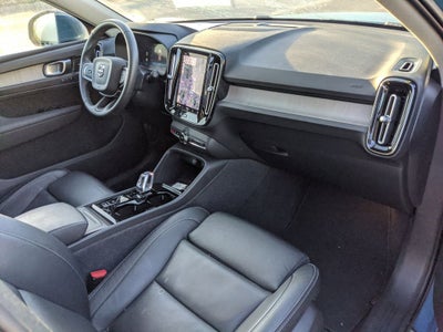 2023 Volvo XC40 B5 Plus Bright Theme