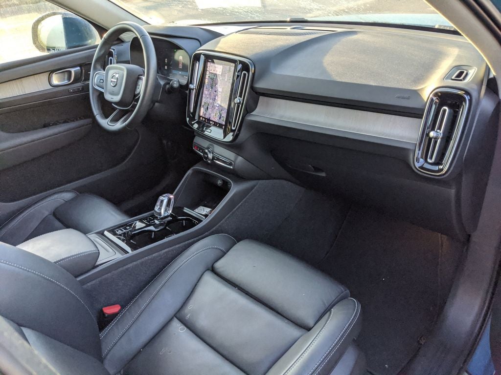 2023 Volvo XC40 B5 Plus Bright Theme