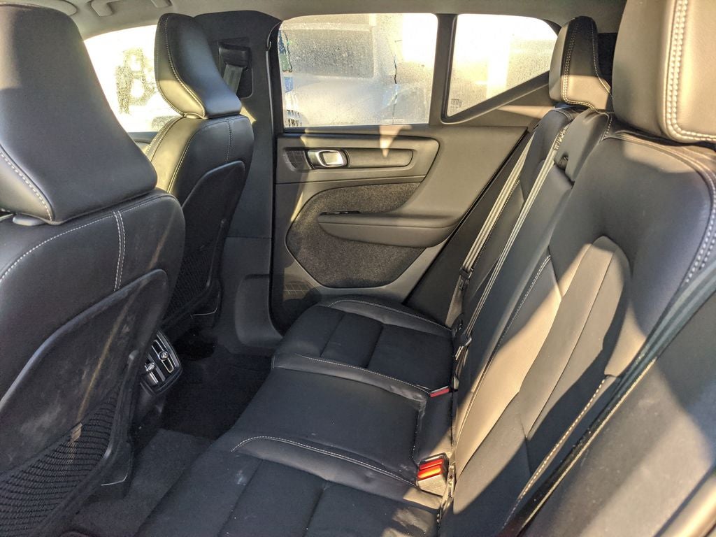 2023 Volvo XC40 B5 Plus Bright Theme