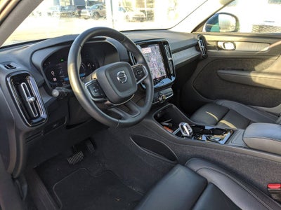 2023 Volvo XC40 B5 Plus Bright Theme