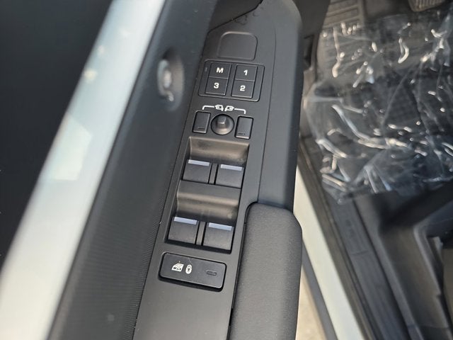 2025 Land Rover Defender S